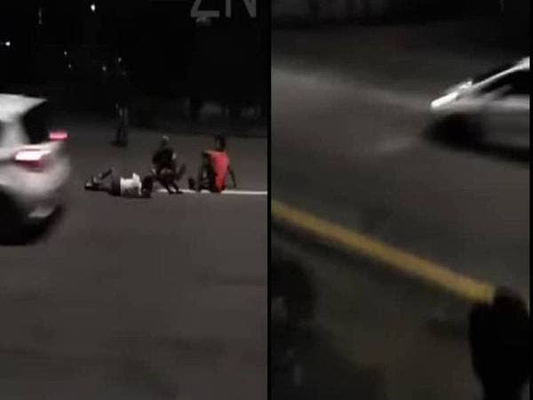 Sebahagian rakaman video yang tular menunjukkan remaja terbabit selamba baring di jalan raya dan tidak menghiraukan kenderaan lalu-lalang (gambar kiri) dan sekumpulan remaja bertindak biadab dengan melastik kenderaan yang melalui jalan raya.