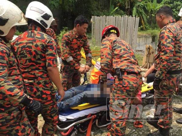 Bomba berjaya mengeluarkan mangsa yang tersepit sekitar jam 12.01 tengah hari tadi.