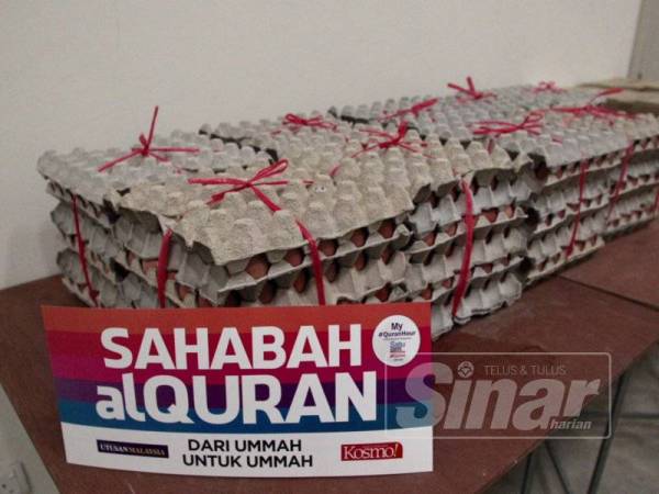 Barangan asas seperti telur, beras, minyak masak dan tepung gandum diberikan kepada warga Utusan Malaysia dan Kosmo bagi meringankan beban mereka. - Foto ZAHID IZZANI