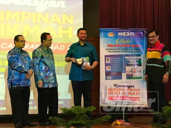 Marzuki selepas merasmikan Konvensyen Kepimpinan Berhikmah-Mendepani Cabaran Abad 21 di sini hari ini.