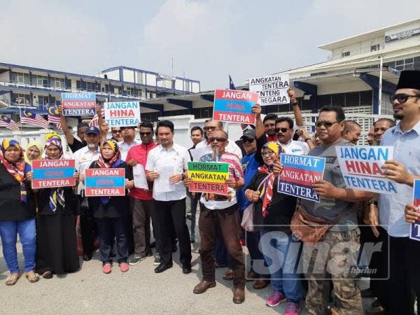 Azmizam tengah bersama beberapa NGO mengutuk sekerasnya tindakan seorang individu yang menghina anggota tentera baru baru ini.