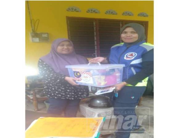 Mangsa yang terjejas diberi bantuan awal bagi meringankan beban ditanggung.