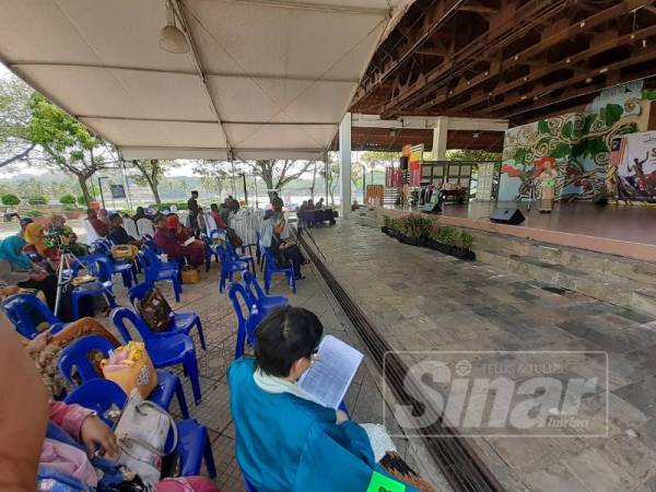 Para peserta semangat menyampaikan puisi bertemakan kemerdekaan. 