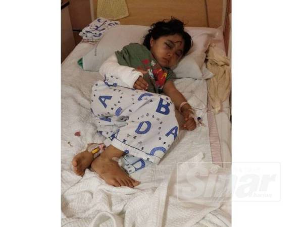 Nur Damia masih bertanya mengenai umminya walaupun sudah tahu insiden yang meragut nyawa ibu bapanya, kelmarin.