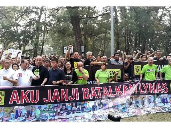 Himpunan Anti Lynas yang diadakan di Taman Gelora, pagi tadi dihadiri kira-kira 500 peserta.