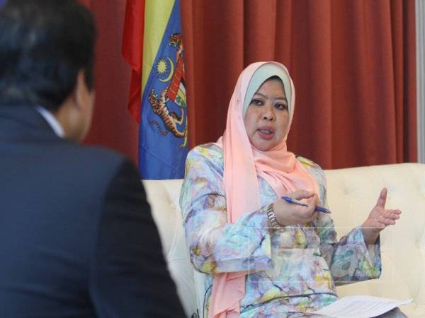 Rina ketika sesi wawancara dengan Sinar Harian di pejabatnya baru-baru ini. -Foto Sinar Harian ASRIL ASWANDI SHUKOR