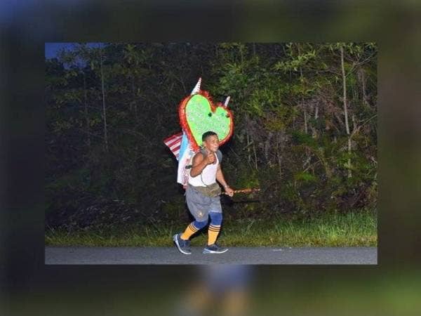 Warga emas lakukan larian solo sempena sambutan bulan kebangsaan. - Foto Bernama