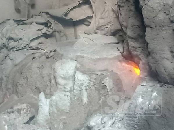 Bahan kimia yang terbakar.