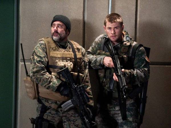 Pembaharuan Red Dawn diubah untuk mengubah rujukan kepada tentera menyerang Cina untuk menjadikannya Korea Utara. - Foto AP