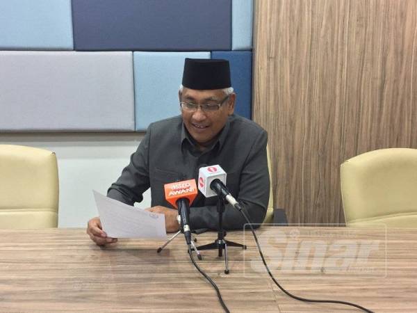 Abdul Aziz pada sidang media di pejabatnya di sini hari ini.