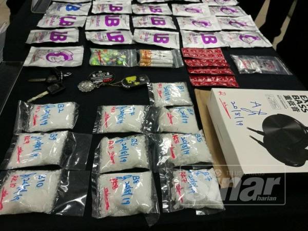 Antara rampasan yang dibuat susulan tertangkapnya tiga individu di Kepong, Selasa lalu.