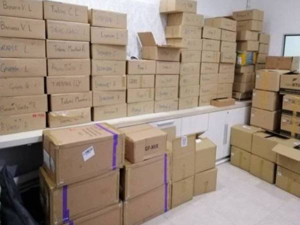 Sebanyak 66,988 botol dirampas dalam operasi berkenaan. -Foto KKM