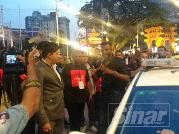 Penganjur himpunan Bantah Tulisan Jawi di Brickfields di sini ditahan polis untuk diambil keterangan.