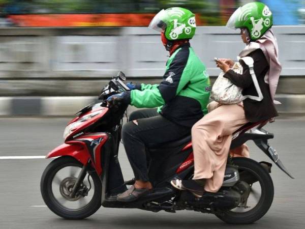 Di Jakarta, ia bukan menjadi satu isu besar apabila wanita menggunakan perkhidmatan Gojek yang ditunggangi ‘cowok’ (lelaki).