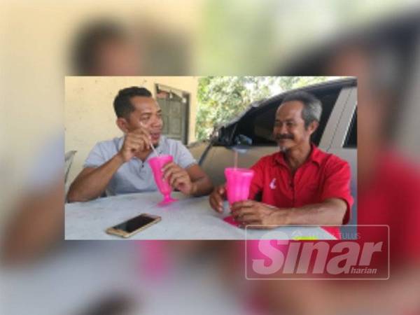 Amaran (kanan) menceritakan bagaimana dia mendapat nama kepada rakannya.