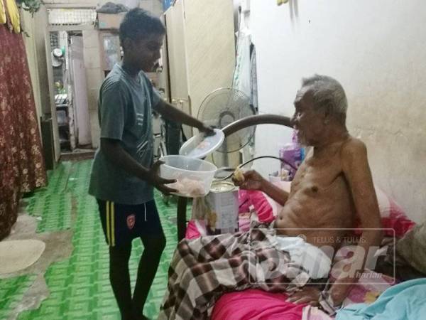 Pararasan sering membantu tanpa diminta.