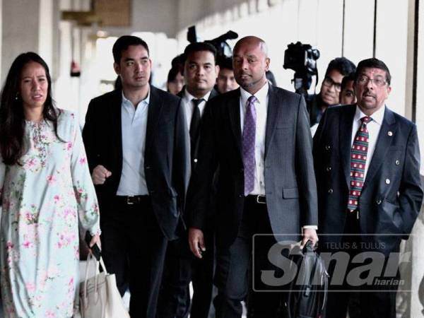 Nooryana Najwa (kiri) hadir di Mahkamah Sesyen 8,Mahkamah Tinggi Kuala Lumpur sebelum ini. - Foto Sinar Harian ZAHID IZZANI