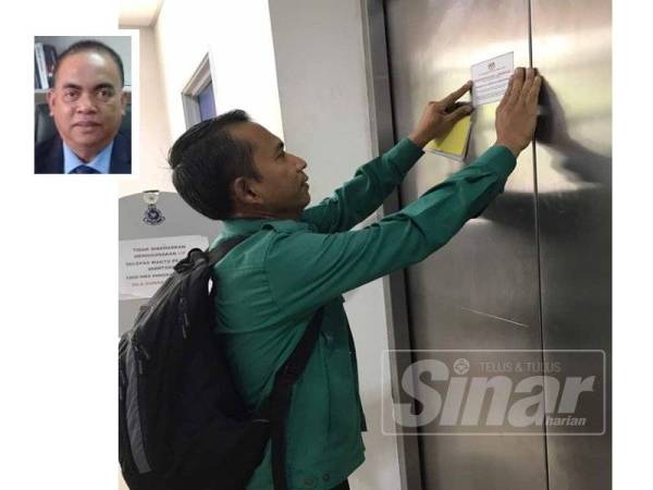 Petugas JKKP Johor ketika membuat pemeriksaan lif di sekitar bandar raya ini. (Gambar kecil: Dasuki)