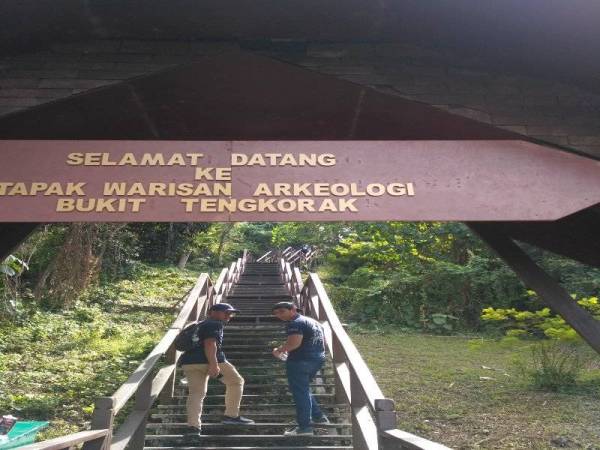 JEJANTAS yang disediakan di Bukit Tengkorak untuk melihat keindahan alam.