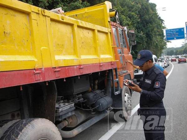 Sebanyak 39 kompaun dikeluarkan kepada pemilik kenderaan berat yang dikesan melakukan kesalahan lalu lintas.