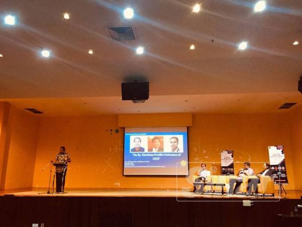 Khairy semasa berucap di Seminar Pasca PRU14: Implikasi kepada PRU15 yang berlangsung di UIAM hari ini.