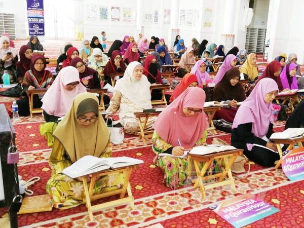 Antara golongan wanita yang turut serta dalam program itu di Masjid Abidin.