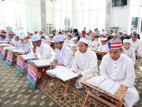 Jalur Gemilang turut menjadi tema sempena sambutan Hari Kemerdekaan dalam program Malaysia #QuranHour di Rumah Ngaji Darul Hijrah, Madrasah Tarbiyyah Islamiyyah Darul Hijrah, Chendering di sini.