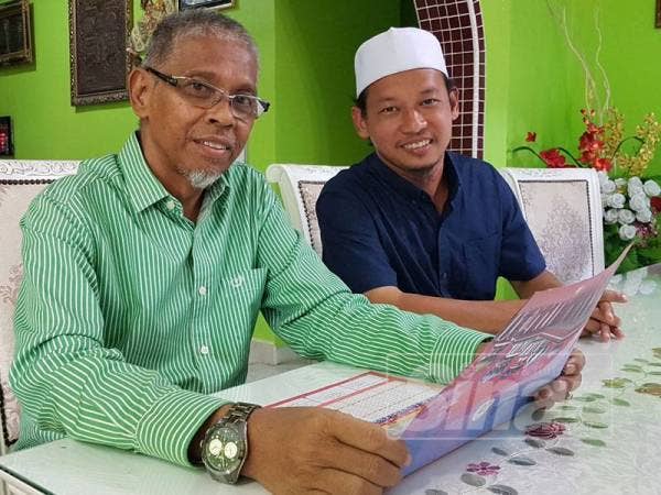 Meskipun diberikan cuti sehingga 30 Oktober depan, Hanafiah (kiri) memantau perkembangan tugas portfolio beliau dan aktiviti di peringkat DUN menerusi WhatsApp.