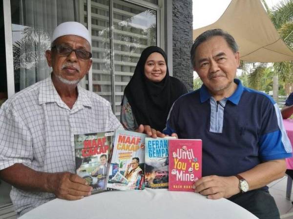 Penulis Norden Mohamed dan penulis Nash Norden turut menyumbangkan buku untuk Library Cikgu.
