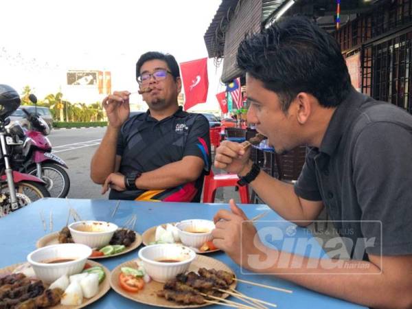 Pelanggan yang menjamu selera tidak sedar sudah menghabiskan lebih 10 cucuk dalam satu-satu masa.