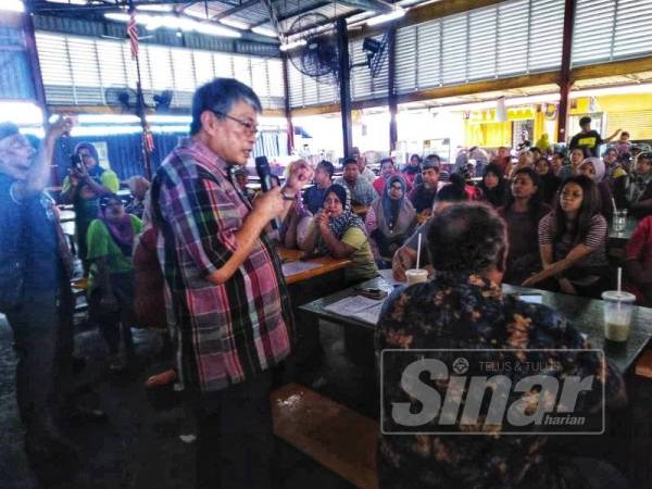 William hadir pada pertemuan dengan peniaga pasar Selayang Baru yang diadakan hari ini.