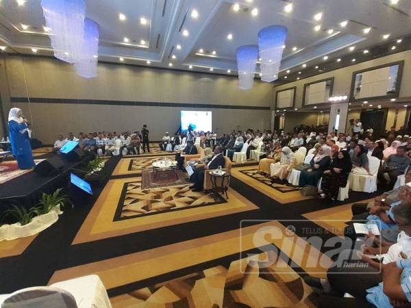 Program dihadiri pimpinan masyarakat desa sempena Dialog Bajet 2020 Smart Desa Selangor: Bersih dan Sejahtera di Hotel Concorde tadi.