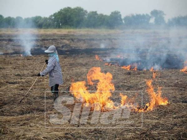 PEMBAKARAN terbuka di negara jiran telah memburukkan situasi jerebu di Malaysia.