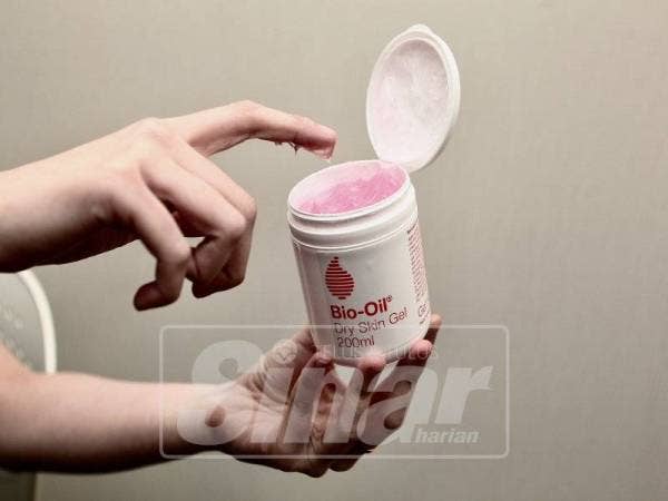 BIO Oil Dry Skin Gel mudah meresap dan merawat kulit kering.