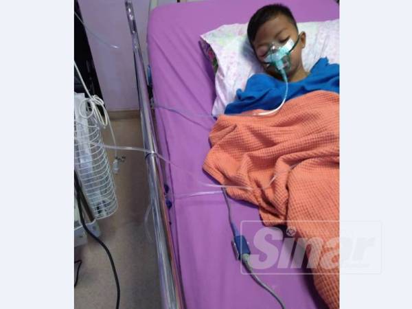 Samsiah berkongsi gambar Syukri selepas menjalani pembedahan membuang tulang hidung pada April lepas.