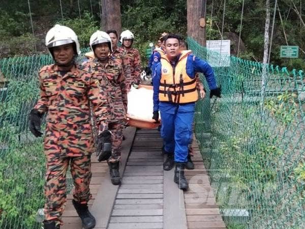 Mangsa ditemukan lemas di Air Terjun Chamang, Bentong, hari ini.