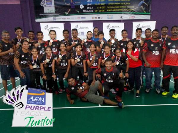 Barisan pemain dan jurulatih Bagan BC meraikan kejayaan muncul juara sulung Divisyen Tiga ACPLJ2019 di Sports Arena Falim, Ipoh semalam.