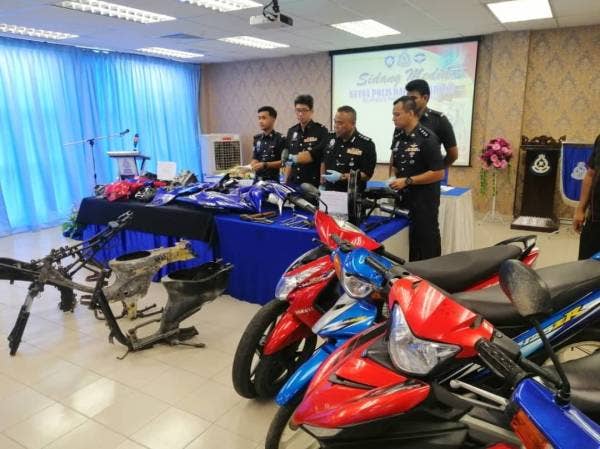 Antara motosikal dan kompenan yang dirampas dalam operasi selama lima hari berakhir semalam.