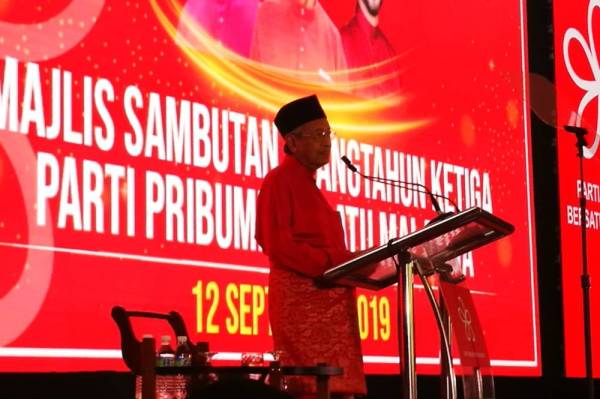 Dr Mahathir menyampaikan ucapan pada Jamuan Makan Malam di Dataran Kemerdekaan Shah Alam malam ini.