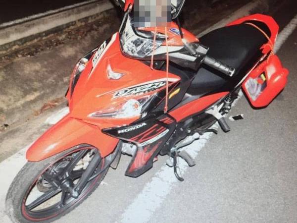 Motosikal Honda Dash yang ditunggang mangsa.