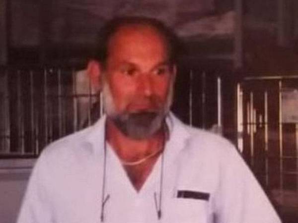 Babakar memuat naik gambar lama Egbert di Twitter yang diambil di kem pelarian sekita tahun 1990-an.