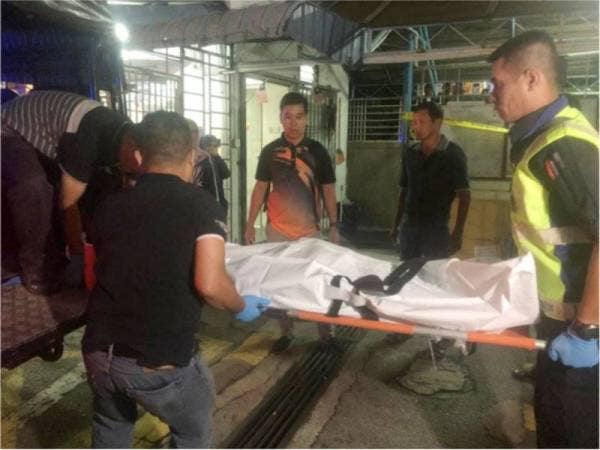 Mayat mangsa dihantar ke Unit Forensik Hospital Pulau Pinang untuk bedah siasat.