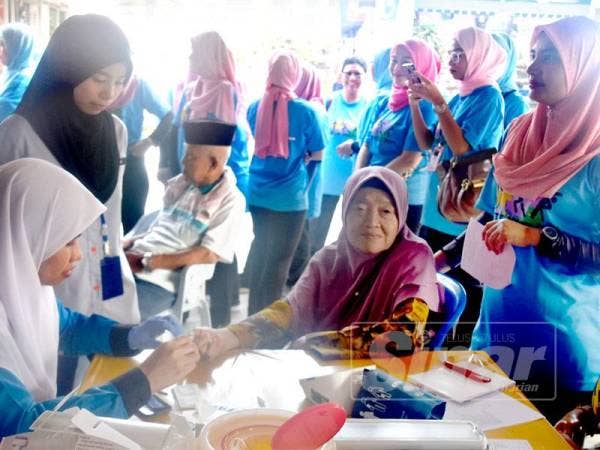 Pemeriksaan kesihatan dijalankan secara percuma kepada semua penghuni.