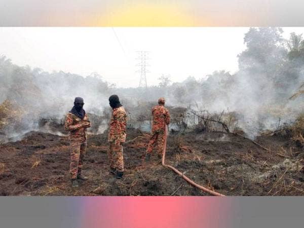 Operasi memadam kebakaran kawasan tanah gambut di Kampung Matang Merbau masih diteruskan ketika ini.