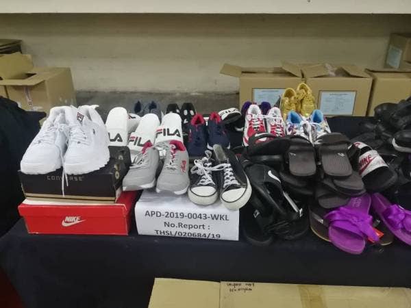 Antara barang yang dilupuskan KPDNHEP Kuala Lumpur hari ini.