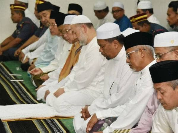 Sultan Muhammad V solat Jumaat di Masjid An-Nur