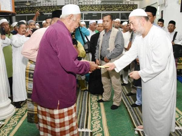 Sultan Muhammad V solat Jumaat di Masjid An-Nur