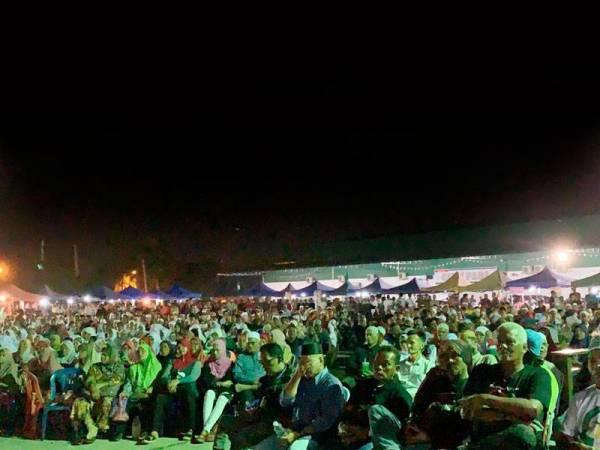 Suasana sekitar majlis berhampiran stesen bas Gemas.