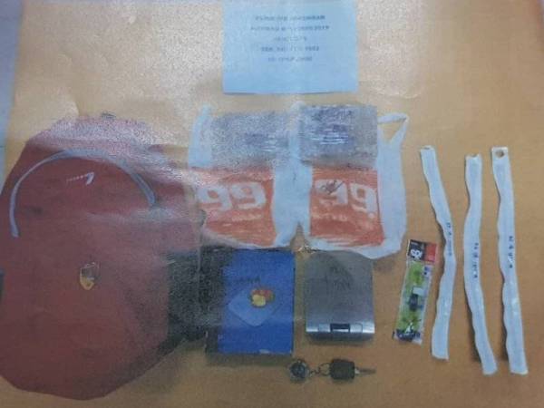 Antara barangan suspek yang dirampas. - Foto PDRM