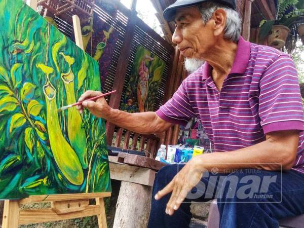 Tekun menyiapkan dan fokus ketika jari jemarinya lincah di atas kanvas demi menghasilkan karya terbaik.